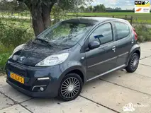 Foto van kenteken 12-ZLN-5