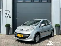 Foto van kenteken 73-XZ-RD
