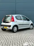Foto van kenteken 93-NFS-2