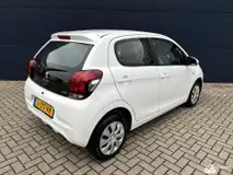 Foto van kenteken L-017-RR
