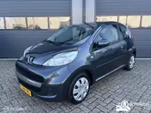 Foto van kenteken P-281-NS