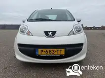 Foto van kenteken P-683-TT
