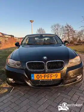 BMW 318i Touring 2011
