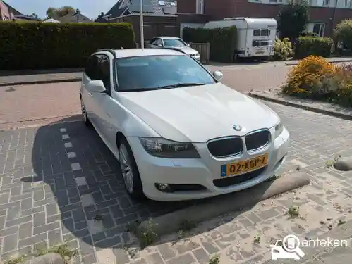 BMW 318i Touring 2012