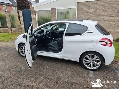 Peugeot 208 1.6 VTi 120 2012