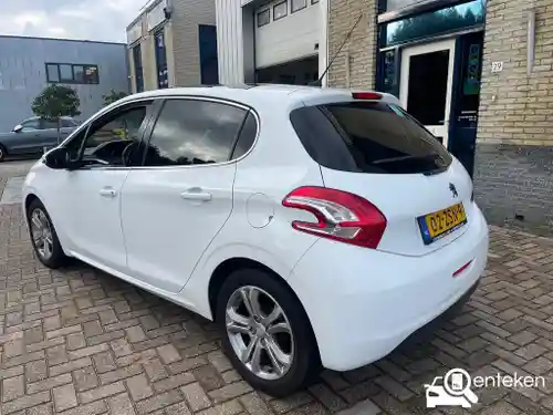 Peugeot 208 1.2 PureTech 82 2013