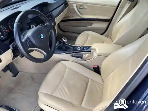 BMW 318i Touring 2009
