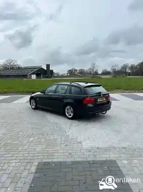 BMW 318i Touring 2011
