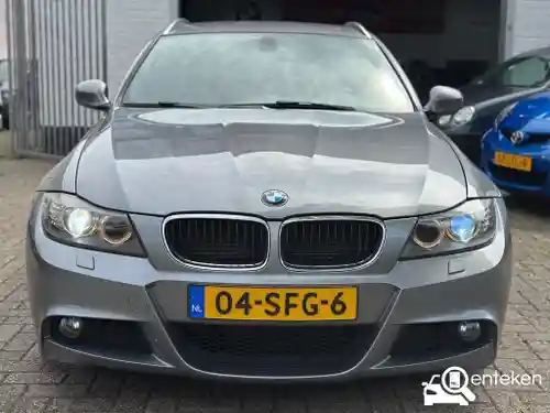 BMW 318i Touring 2011