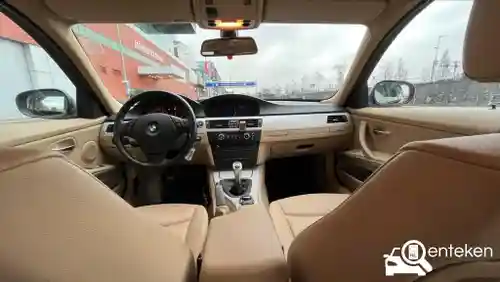 BMW 318i Touring 2010
