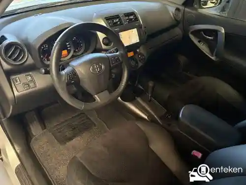 Toyota RAV4 2.0 2011