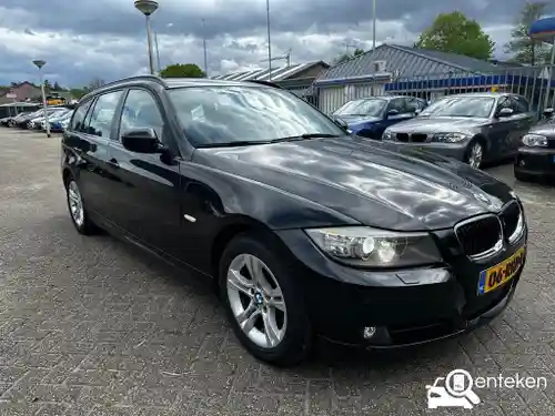 BMW 318i Touring 2011