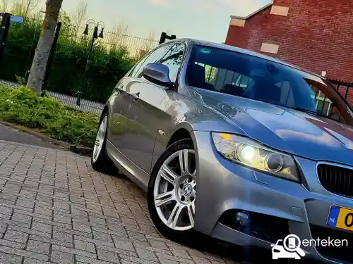 BMW 318i Touring 2012