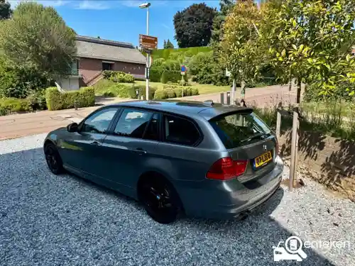 BMW 318i Touring 2010