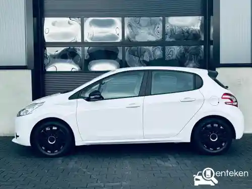 Peugeot 208 1.2 PureTech 82 2012