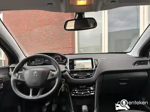 Peugeot 208 1.2 PureTech 82 2012