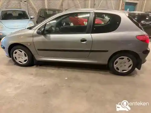 Peugeot 206 75 2001
