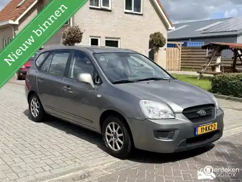 KIA Carens 2.0 2010