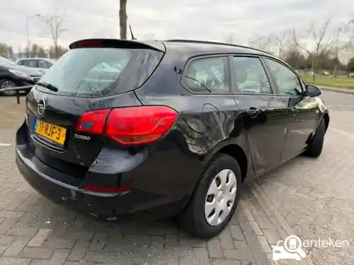 Opel Astra Sports Tourer 1.4 Turbo 2011