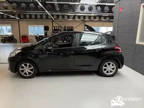 Peugeot 208 1.2 PureTech 82 2013