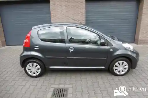 Peugeot 107 1.0 70 2011