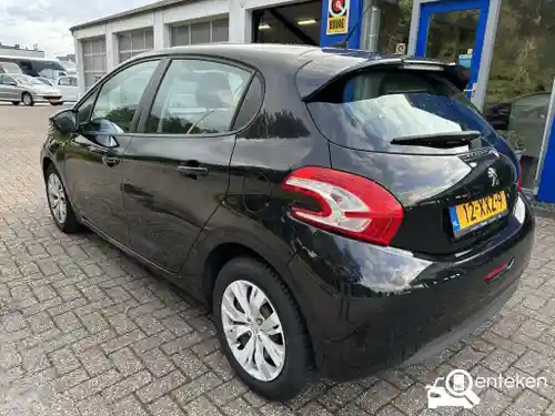 Peugeot 208 1.2 PureTech 82 2012