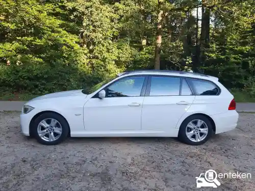 BMW 318i Touring 2009