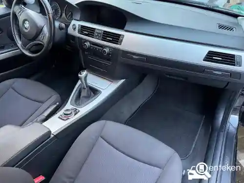 BMW 318i Touring 2010