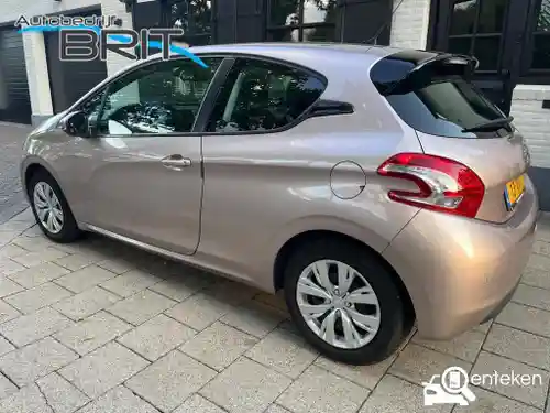 Peugeot 208 1.2 PureTech 82 2012