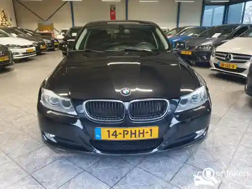 BMW 318i Touring 2011