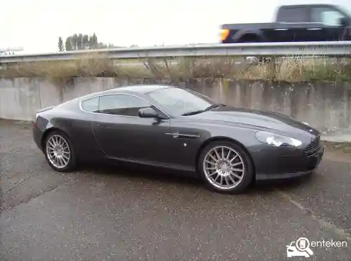 Aston Martin DB9 Coupé 2004