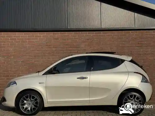 Lancia Ypsilon 0.9 TwinAir Turbo 8v p 2011