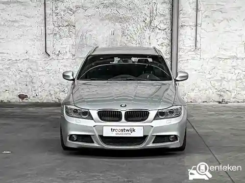 BMW 318i Touring 2012