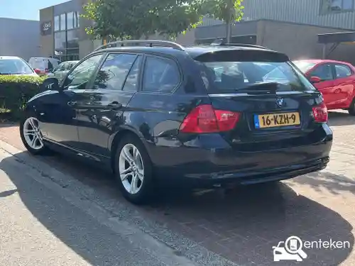 BMW 318i Touring 2010