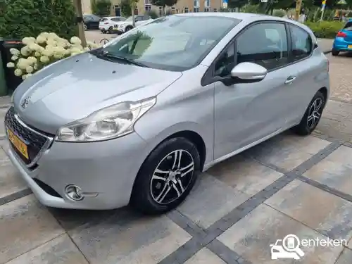 Peugeot 208 1.2 PureTech 82 2012