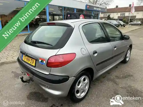 Peugeot 206 75 2001