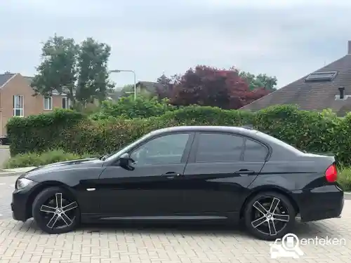 BMW 318i 2011