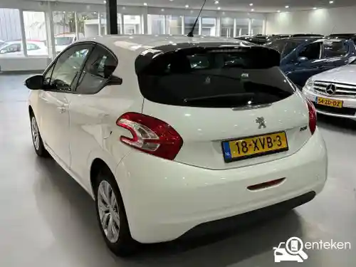Peugeot 208 1.2 PureTech 82 2012