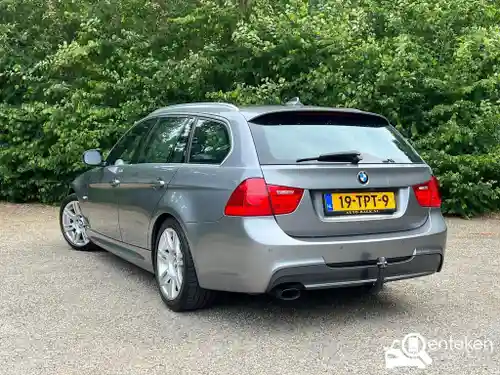 BMW 318i Touring 2012