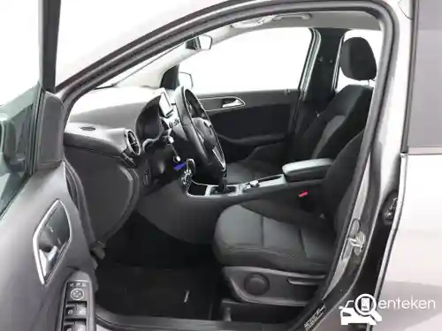 Mercedes-Benz B 180 2013