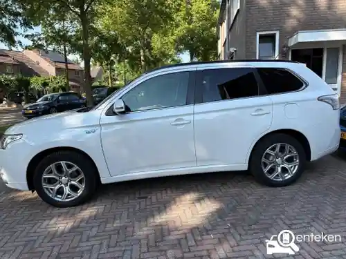 Mitsubishi Outlander 2.0 Plug-In Hybrid 2013