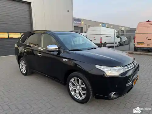 Mitsubishi Outlander 2.0 Plug-In Hybrid 2013