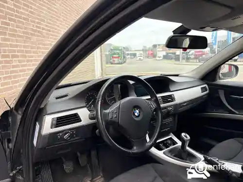 BMW 318i Touring 2009
