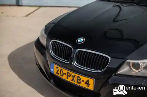 BMW 318i Touring 2011