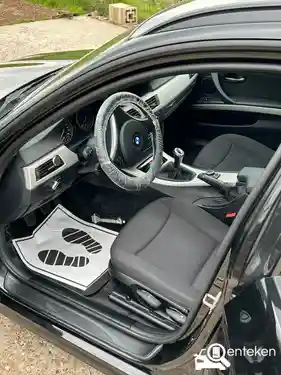 BMW 318i Touring 2011