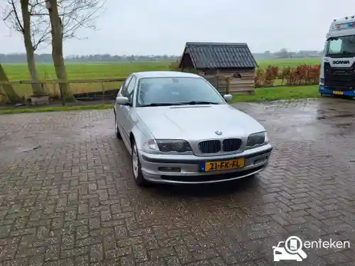 BMW 323i 2000