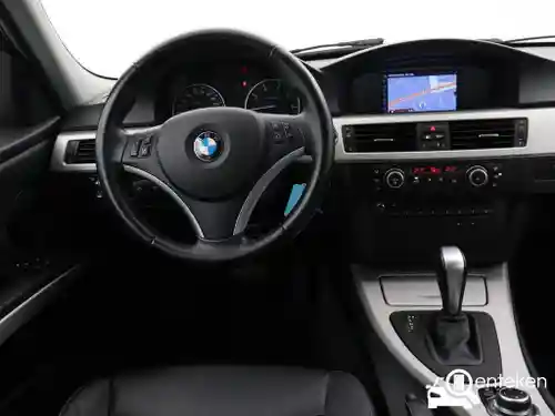 BMW 318i Touring 2011