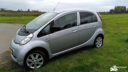 Peugeot iOn 2011
