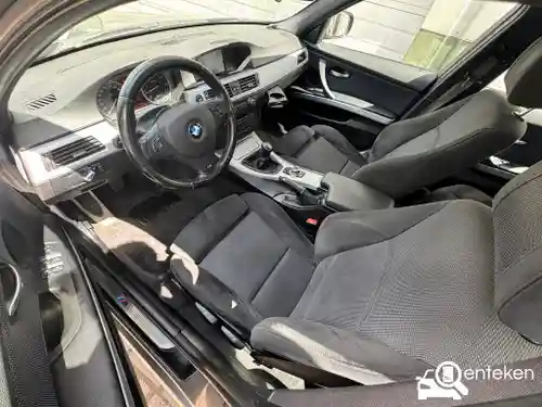 BMW 318i Touring 2011