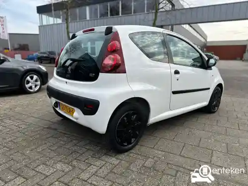 Peugeot 107 1.0 68 2012
